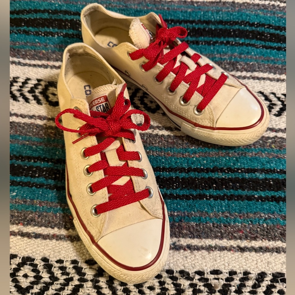 Off White Converse (not bright white) in Good Condition. Women’s sz7, Men’s sz5